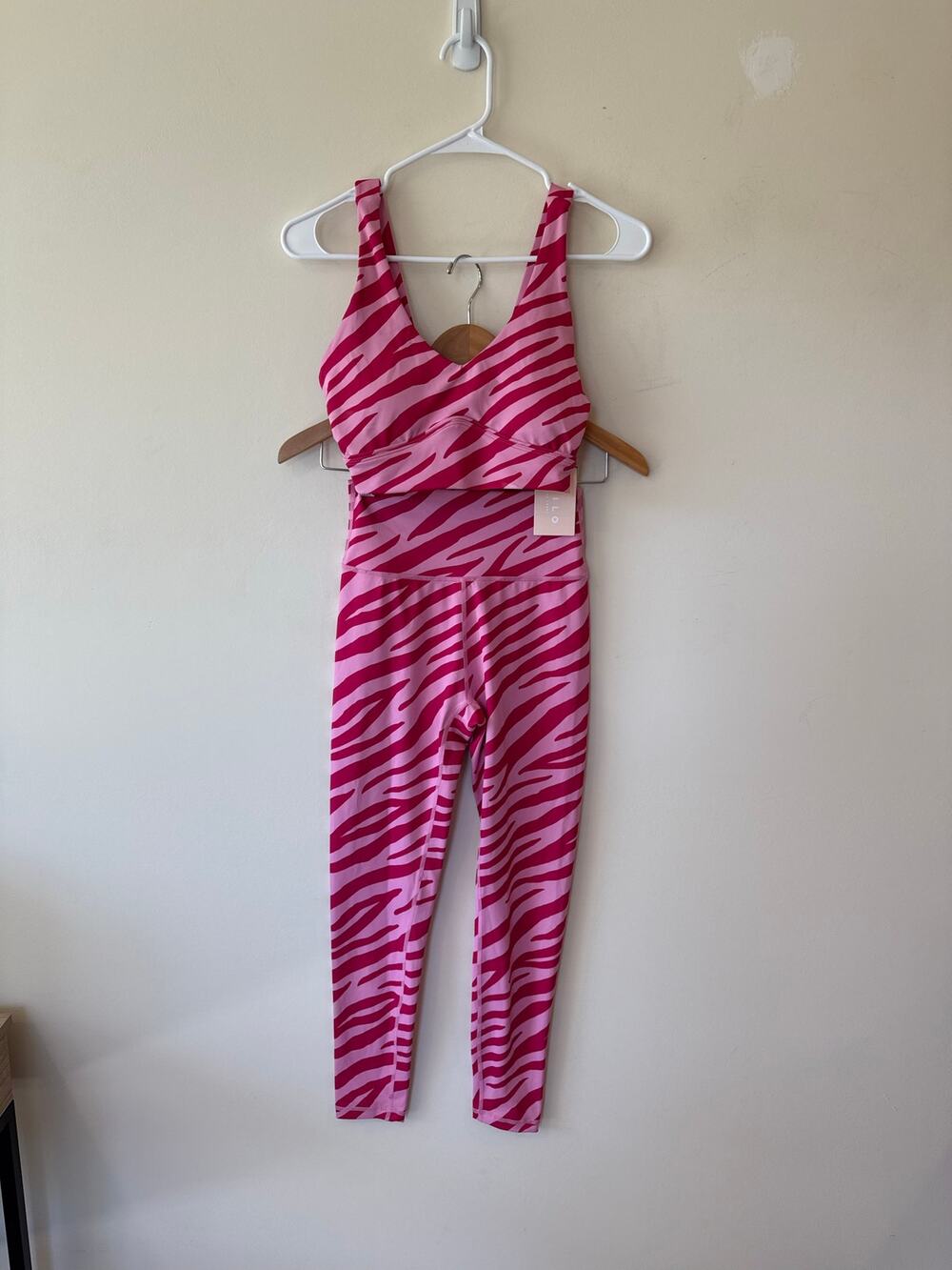 NWT Wilo The Label Contour Pink Zebra Print Sports Bra and leggings Women's S
